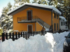 Отель Villetta lo Scoiattolo  Камильятелло Силано